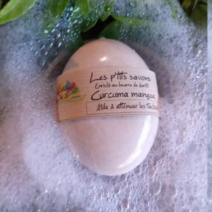 Savons Galet CURCUMA,                           Il aide à purifier la peau par son  effet astringent. 